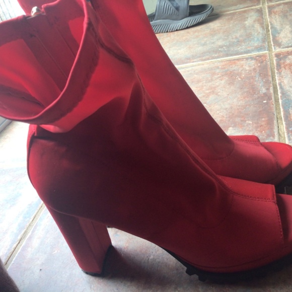 Red platform heels - Picture 2 of 10